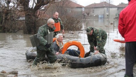 Няма рискове за населението край язовирите, успокои Караджова 