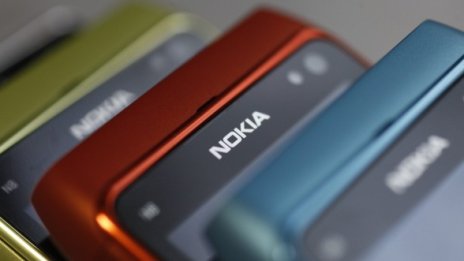 Nokia води при телефоните, Apple - при смартфоните