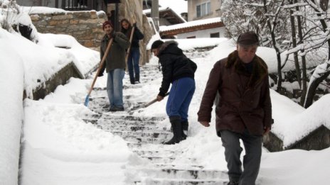 Близо 11 000 без ток в Западна България