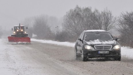 Сложна зимна обстановка в страната 