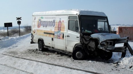 Две катастрофи на жп прелези за ден