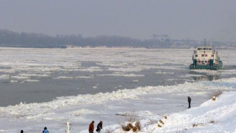 Дунав край Силистра замръзна