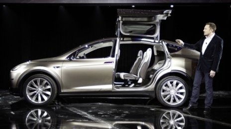 Електромобилът Model X стана хит