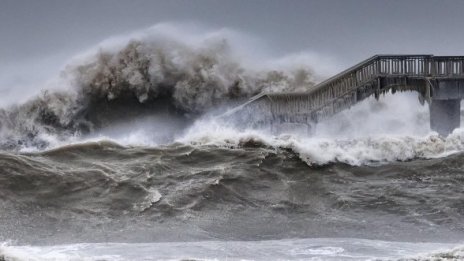 Фекални води се изливат в морето при Равда