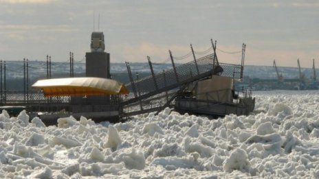 Взривяват дебелите ледове при Силистра 