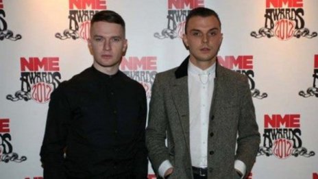 Hurts: Всички румънки изглеждат като вампири