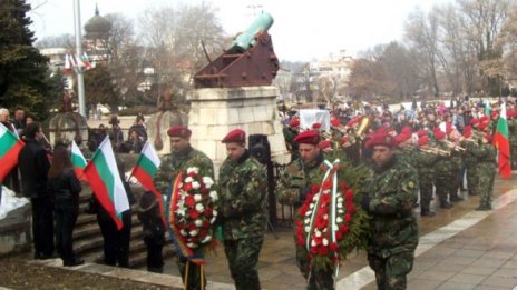 Военни почести и цветя в цяла България за Освобождението 