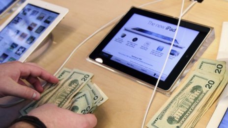  Новият iPad п&#224;ри при работа, Apple отрича