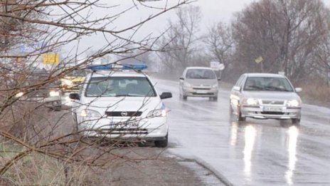 Пътищата са сухи, по високите и усойни места – мокри