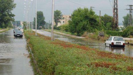 Пътищата в страната са мокри