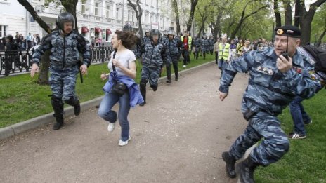 Руската полиция разгони със сила протест в Москва