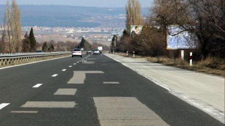 Пътните настилки в страната са предимно сухи