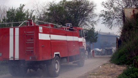 Неизвестни запалиха магазин в Кърджали