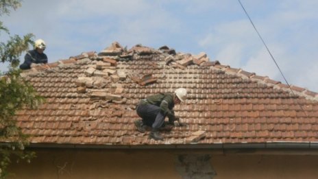 Продължават огледите на къщи в Перник след труса