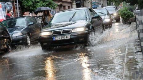 Обявиха жълт код в 25 области в очакване на проливни дъждове