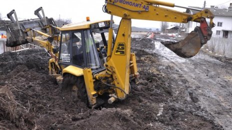 Омуртаг четвърти ден без вода