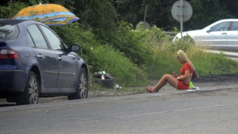 Спипаха проститутки по обява във вестниците