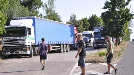 Заради жегите спряха тировете в 5 области на страната