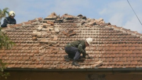 Два месеца след труса падат глави в Перник