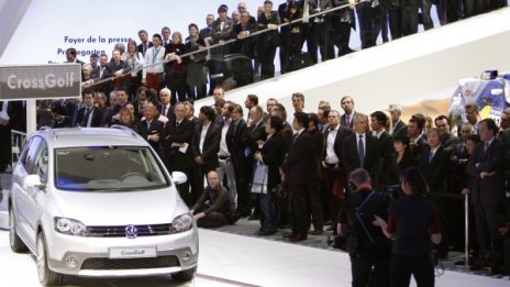 Volkswagen иска да настигне Toyota и GM с новия си Golf