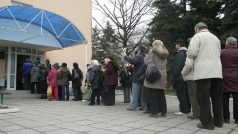 Българинът чака най-много на опашка в банките