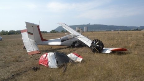 Двама ранени след самолетна катастрофа в Шумен