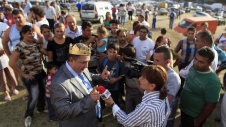 Румънски роми на протест пред двама френски министри в Букурещ