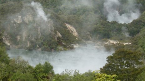 Най-голямото езеро с гореща вода в света