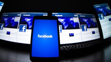 Facebook продава реклами с телефонния ви номер 