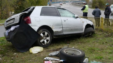 Шофьор си потроши "Ауди"-то във Варна и избяга