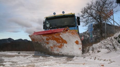 Шофирайте внимателно и само със зимни гуми!