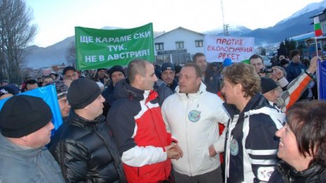 Спират блокадите в Банско след намеса на Цветанов