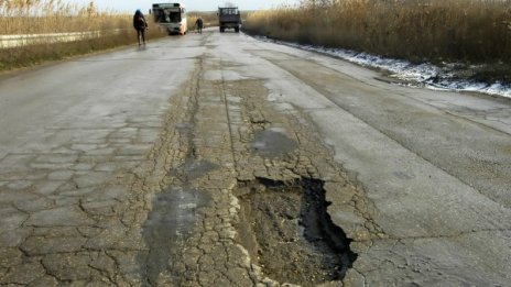 Вижте дупката, заради която две жени загинаха при катастрофа 