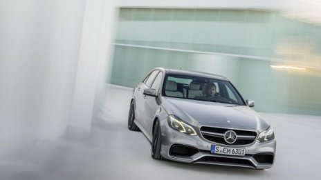 E63 AMG достига 100 км/час за само 3.6 секунди