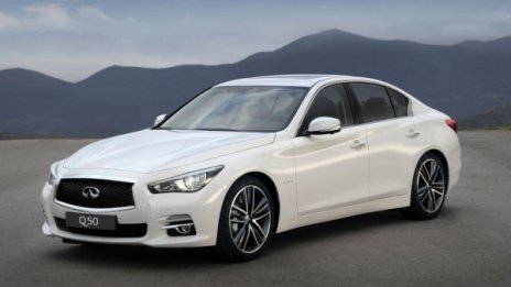 Infiniti показа Q50 с двигател на Mercedes-Benz