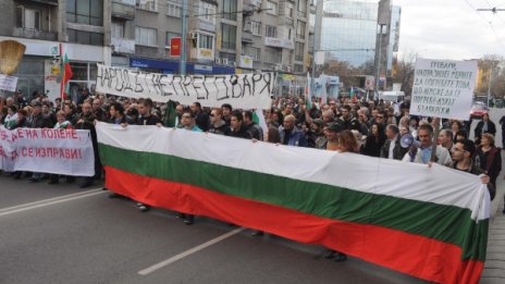 И рокери скандират "Оставка!"