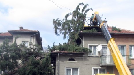 Габрово проверява щетите от бурята