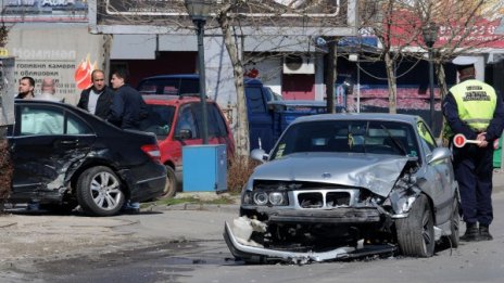 Мерцедес и BMW се помляха на "Симеоновско шосе"