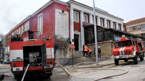 Военният клуб в Търново пламнал заради късо съединение