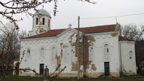 ГЕРБ ремонтира църква и джамия в село край Търговище