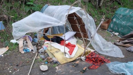 Роми си спретнали незаконен бивак в Бургас, пъдят ги 