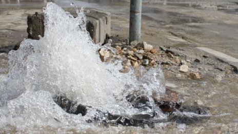 Временно спират водата в някои части на София