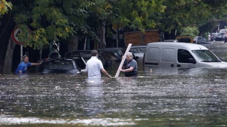 Потоп заля Буенос Айрес и взе осем жертви