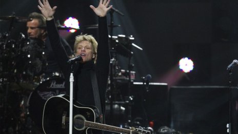 Кой ще кара колата си с логото на Bon Jovi?