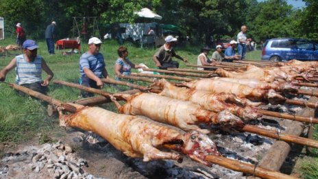 Агънце, танци, наздравици! България почете Свети Георги