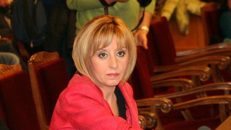 Мая Манолова подала сигнала за бюлетините в склада 