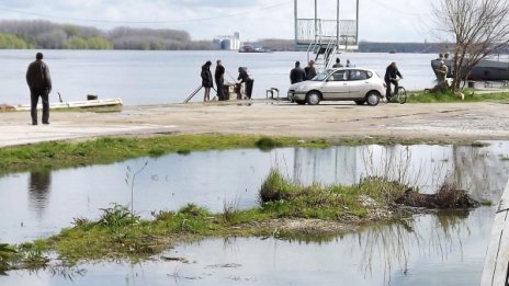 Нивото на Дунав край Лом продължава да се покачва