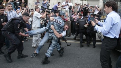 Задържаха над 200 души, подкрепили опозиционера Навални