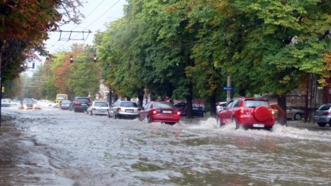 След 38,6 градуса на сянка -  градушка удари Русе