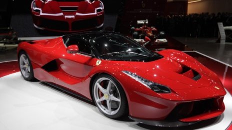 Мъж плати F12 Berlinetta, за да му позволят LaFerrari